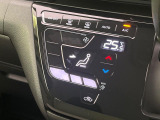 【オートエアコン】一度お好みの温度に設定すれば、車内の温度を検知し風量や温度を自動で調整。暑い&hellip;寒い&hellip;と何度もスイッチ操作をする必要はありません。快適な車内空間には必須の機能ですね♪