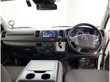 オシャレなインテリアで運転する気分も盛り上がりますよね^^