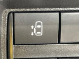 【パワースライドドア】スマートキーや運転席のスイッチでスライドドアの開閉が可能♪電動だから力を入れてドアを開ける必要が無く、小さいお子様でも、重い荷物を持っている時もラクに開け閉めできます♪