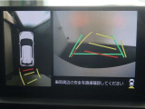 パノラミックビューモニター付きです。車両を上から見た様な映像を画面に表示。運転席からの目視だけでは見にくい、車両周辺の状況をリアルタイムでしっかり確認出来ます。