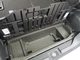 フレキシブルボードが標準装備なので荷室床の高さや形を変えることで、積む荷物に応じて使い分けできるアレンジ性が高い機能です。