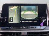 アラウンドビューモニターは前方や側面を映し出すことも可能ですので発進時の確認や幅寄せ離合時などにとても便利です。
