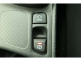 【電動パーキングブレーキ】オートモードのときは、シフトレバーの操作に応じてパーキングブレーキが自動で作動♪