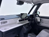 ダイハツのお店では、ダイハツ車を知り尽くしたプロフェッショナルが、専用の診断機器を使って各システムを点検しております。