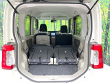 普段のお買い物や通勤、送迎等に十分な荷室スペースを確保しております。セカンドシートを倒すと、大きな荷物の積載も可能です♪