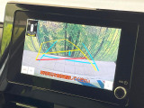 【バックカメラ】駐車時に後方がリアルタイム映像で確認できます。大型商業施設や立体駐車場での駐車時や、夜間のバック時に大活躍!運転スキルに関わらず、今や必須となった装備のひとつです!