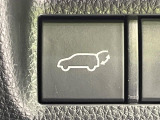 【パワーバックドア】スマートキーや運転席のボタンを押すだけでリアゲートが自動で開閉します!荷物を持っている時や、高い位置にあるバックドアを閉める際に便利な機能です♪