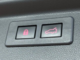 【パワーバックドア】スマートキーや運転席のボタンを押すだけでリアゲートが自動で開閉します!荷物を持っている時や、高い位置にあるバックドアを閉める際に便利な機能です♪