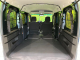 普段のお買い物や通勤、送迎等に十分な荷室スペースを確保しております。セカンドシートを倒すと、大きな荷物の積載も可能です♪