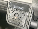 【オートエアコン】一度お好みの温度に設定すれば、車内の温度を検知し風量や温度を自動で調整。暑い&hellip;寒い&hellip;と何度もスイッチ操作をする必要はありません。快適な車内空間には必須の機能ですね♪