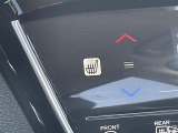 【シートヒーター】シートを温めてくれる暖房機器です!長時間座っていると負担が掛かりやすい背中や腰、または冬場などの寒い日に冷えやすい脚部に快適なぬくもりを伝えます。