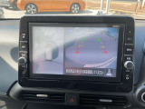 アラウンドビューモニターは車の全方位をカメラで映しだして障害物や人を確認、周りの状況を確認しながら安全に駐車できる便利な装備になります。