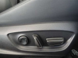 パワーシート搭載。微妙な調整が手軽にでき、ピッタリのポジションで運転することが可能です。