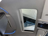 爽やかな風と光が差し込む開放的な車内で、至福のドライブを心ゆくまで。