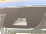 【ホンダセンシング】走行中に前方の車両等を認識し、衝突しそうな時は警報とブレーキで衝突回避と被害軽減をアシスト。より安全にドライブをお楽しみいただけます。