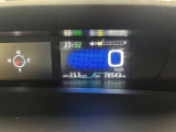視認性に優れたメーターを採用しており、走行中でも車速や情報が分かりやすく表示されます。運転時の視線移動をむりのない範囲に抑え、快適で安心感のあるドライブをサポートします。