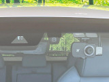 【トヨタセーフティセンス】走行中に前方の車両等を認識し、衝突しそうな時は警報とブレーキで衝突回避と被害軽減をアシスト。より安全にドライブをお楽しみいただけます。