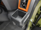 カップホルダーは運転席や助手席からちょうど手の届く位置です!!