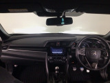 【前方視界】開放的な前方視界!運転がしやすく疲れにくいです♪窓が大きく、見通しがとっても良いおクルマですよ♪