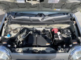 エンジンルームの画像です。店舗にて現車の確認もいただけますので、お電話で在庫のご確認の上是非ご来店くださいませ!!!ワクワクするクルマ選びをご提案します!
