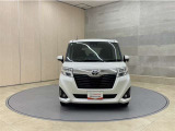お車購入のポイントとなるフロントマスクです!シャープな目つきが印象的なデザインのヘッドランプです。