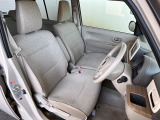 運転席シート廻りは使用感も少なく、良好な状態となっています。前オーナー様が丁寧に使っていたことがよくわかりますね。