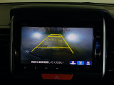 バックカメラの画像です。ガイドラインがスムースな車庫入れをサポートいたします。車庫入れの安心感がアップしますね。