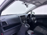 ダイハツのお店では、ダイハツ車を知り尽くしたプロフェッショナルが、専用の診断機器を使って各システムを点検しております。