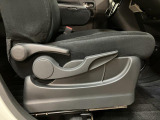 運転席のシートは高さ調整が可能です