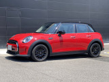数あるMINI中古車より弊社のお車をご覧頂き、ありがとうございます!弊社はMINI正規販売店であり、整備を整えてからのご納車となりますので安心してお乗り頂けます。もちろん全国にご納車も可能です!