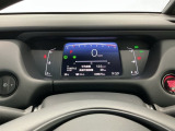 メータは先進的なデジタルメーターを採用!ゆっくりと数字が動くのでとても見やすく表示されます!平均燃費なども表示、エコな運転の手助けをしてくれます!