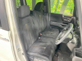 運転席まわりには十分なスペースがあり、大柄な方でもゆったり運転していただける環境です。