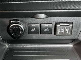 スマホやiPodを直接カーオーディオに接続できるAUX・USB端子や、携帯の充電などに便利なUSBポートを装備!車内にあると便利なアイテムのひとつですね。フロントシ-トヒ-タ-付き車両です。