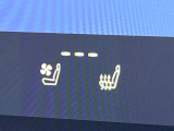 【シートベンチレーション】夏場は涼しい風でお尻や背中の熱やムレを防ぎ、冬はエアコンよりも早く温まってポカポカに!季節を問わず快適に過ごせます。