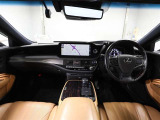 上質で落ち着いた印象のインパネ。視界も広々で運転しやすいです。