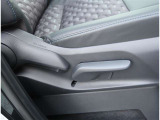 【シートアジャスター】上下調整できるシートアジャスター!運転手にあったドライバーズポジションができますね。