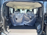 普段のお買い物や通勤、送迎等に十分な荷室スペースを確保しております。セカンドシートを倒すと、大きな荷物の積載も可能です♪