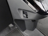 納車前に12ヶ月点検・エンジンオイル交換・ バッテリー交換・ワイパーゴム交換・キーレス、キーフリーの電池交換を実施しております。ダイハツの整備士がきっちりと点検したお車をお届けいたします!