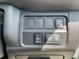運転席右側には電動スライドドア等各種スイッチが集約されています!!