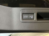 パワーバックドアは荷物の出し入れがしやすい優れものです!スイッチひとつで重いバックドアが締まります!日用品の大量買い出しにも大活躍します!