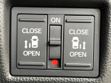 【両側パワースライドドア】スマートキーや運転席のスイッチで後席両側スライドドアの開閉が可能♪電動だから力を入れてドアを開ける必要が無く、小さなお子様でも簡単に開け閉めでき快適です♪