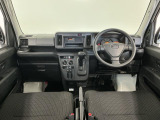 【インパネ】運転のしやすさを最優先に設計された見晴らしの良いフロントビュー。車両間隔が掴みやすく狭い道でも安心♪「安全」と「品質」を最優先に、安心してお乗りいただけるクルマを提供いたします。