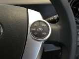 ステアリングスイッチ付き。前方から目を離すことなく操作することが可能です。