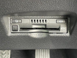 【ETC】有料道路を利用する際に料金所で停止することなく通過できる、ETC車載器(ノンストップ自動料金収受システム機器)が装備されています。セットアップを行うことで利用可能になります。