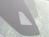 【三菱e-Assist】走行中に前方の車両等を認識し、衝突しそうな時は警報とブレーキで衝突回避と被害軽減をアシスト。より安全にドライブをお楽しみいただけます。