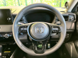 インテリアに合わせたデザインのステアリングは、運転される方のことも考え、運転しやすい形状、大きさです。是非一度、実際に触ってお確かめください。
