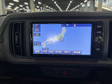 ディスプレイオーディオやカーナビは、現代のドライブにおいて欠かせない装備のひとつです。初めての場所でも迷いにくく、快適なルート案内で運転をサポートします。移動中のエンターテインメント性も高まります。