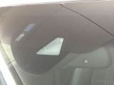 【ホンダセンシング】走行中に前方の車両等を認識し、衝突しそうな時は警報とブレーキで衝突回避と被害軽減をアシスト。より安全にドライブをお楽しみいただけます。