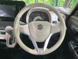 インテリアに合わせたデザインのステアリングは、運転される方のことも考え、運転しやすい形状、大きさです。是非一度、実際に触ってお確かめください。