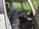運転席シート廻りは使用感も少なく、良好な状態となっています。前オーナー様が丁寧に使っていたことがよくわかりますね。